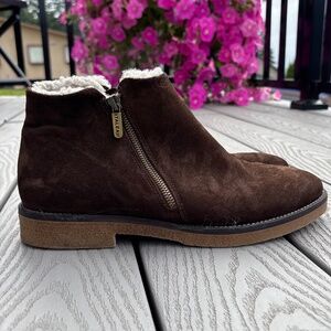 Italeau Waterproof Foliana Suede Round Toe Ankle Zip Booties US Size 10.5